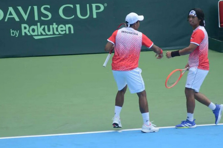 Pada laga pembuka hari kedua, Sabtu, 5 Maret 2022 di Stadion Tenis Gelora Bung Karno Jakarta, duet Merah Putih itu mengalahkan ganda Venezuela, Luis David Martinez dan Jordi Munoz Abreu dua set langsung, 6-1 7-5.