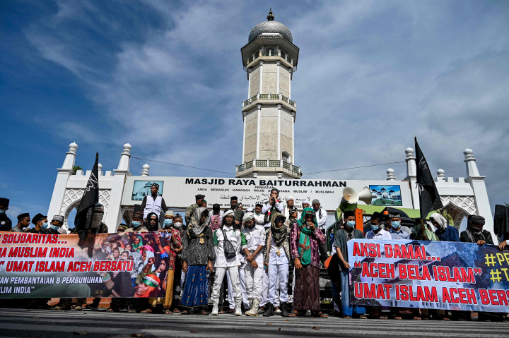 Aksi damai bela muslim India diikuti oleh masyarakat perwakilan dari beberapa kabupaten/kota di daerah Tanah Rencong itu, dan berlangsung di kawasan Masjid Raya Baiturrahman dan Kantor Gubernur Aceh.