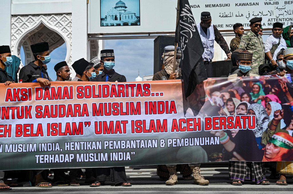 Oleh karena itu, mereka meminta agar kekerasan, pengusiran, dan penganiayaan terhadap umat Islam di India segera dihentikan.