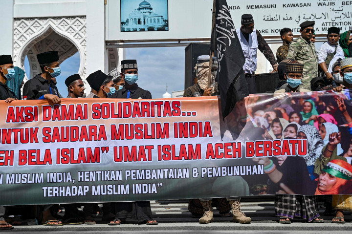 Oleh karena itu, mereka meminta agar kekerasan, pengusiran, dan penganiayaan terhadap umat Islam di India segera dihentikan.