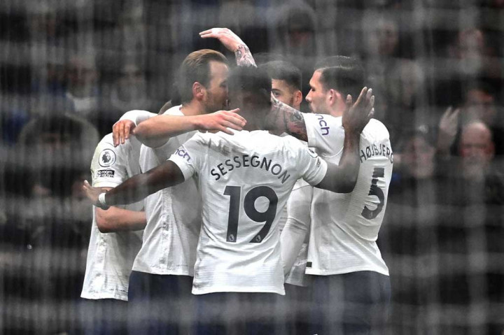 Para pemain Tottenham Hotspur melakukan selebrasi usai menghancurkan Everton 5-0 dalam lanjutan Liga Inggris pekan ke-28 di Tottenham Hotspur Stadium, Selasa, 8 Maret 2022 dini hari WIB.