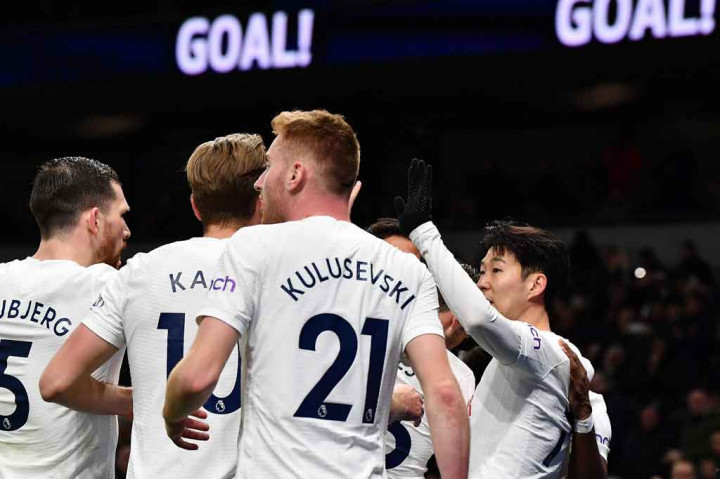 Pada Menit ke-14, Tottenham memecah kebuntuan lewat gol bunuh diri Michael Keane. Gol berawal saat Ryan Sessegnon melepaskan umpan silang ke arah gawang Everton. Keane justru membelokkan bola dan masuk ke gawang sendiri. Skor menjadi 1-0 untuk tuan rumah.