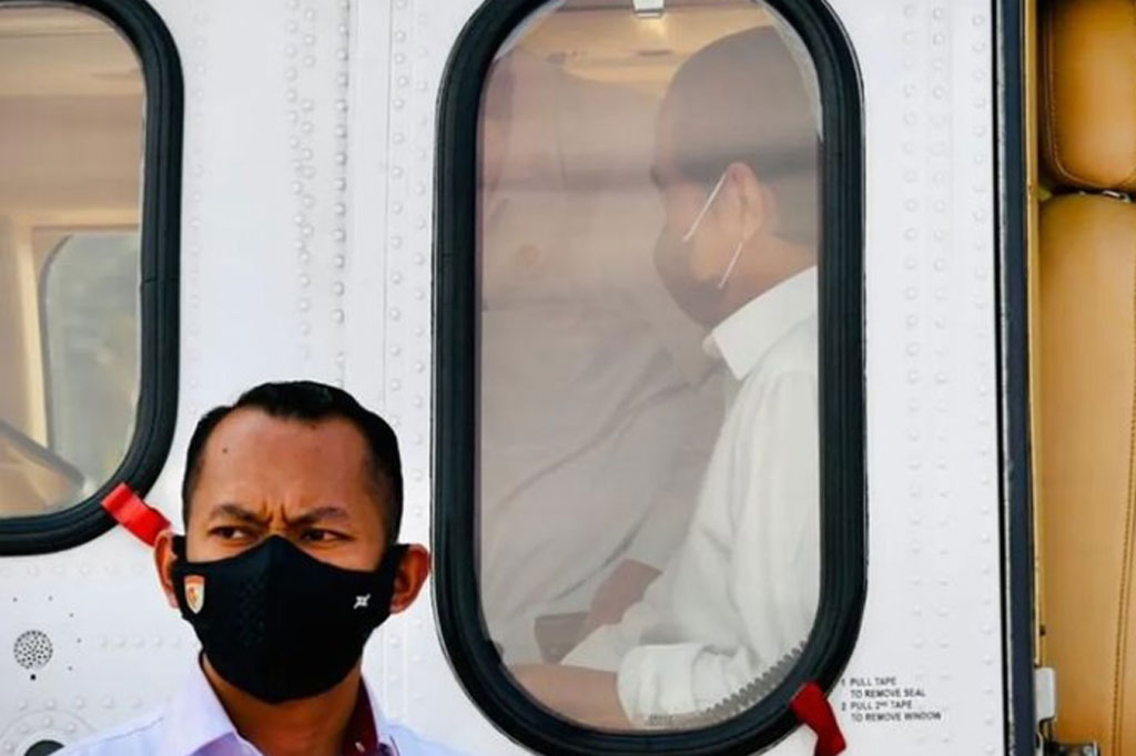 Dengan menggunakan helikopter Super Puma TNI Angkatan Udara, Presiden dan rombongan terbatas lepas landas dari helipad Monumen Nasional (Monas) Jakarta, sekitar pukul 09.40 WIB.