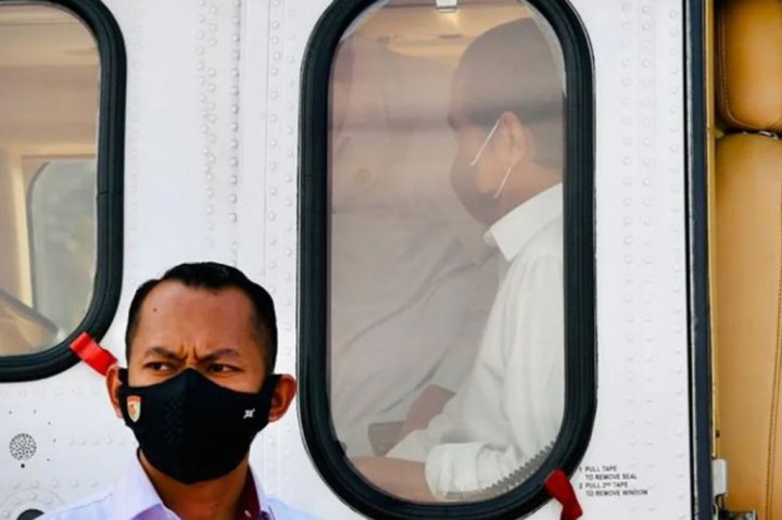 Dengan menggunakan helikopter Super Puma TNI Angkatan Udara, Presiden dan rombongan terbatas lepas landas dari helipad Monumen Nasional (Monas) Jakarta, sekitar pukul 09.40 WIB.