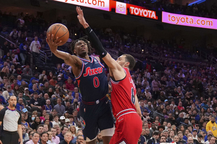 Tyrese Maxey menambahkan 17 poin, Georges Niang mencetak 14 poin dari bangku cadangan, dan Matisse Thybulle melengkapi kemenangan Sixers dengan raihan 12 poin.