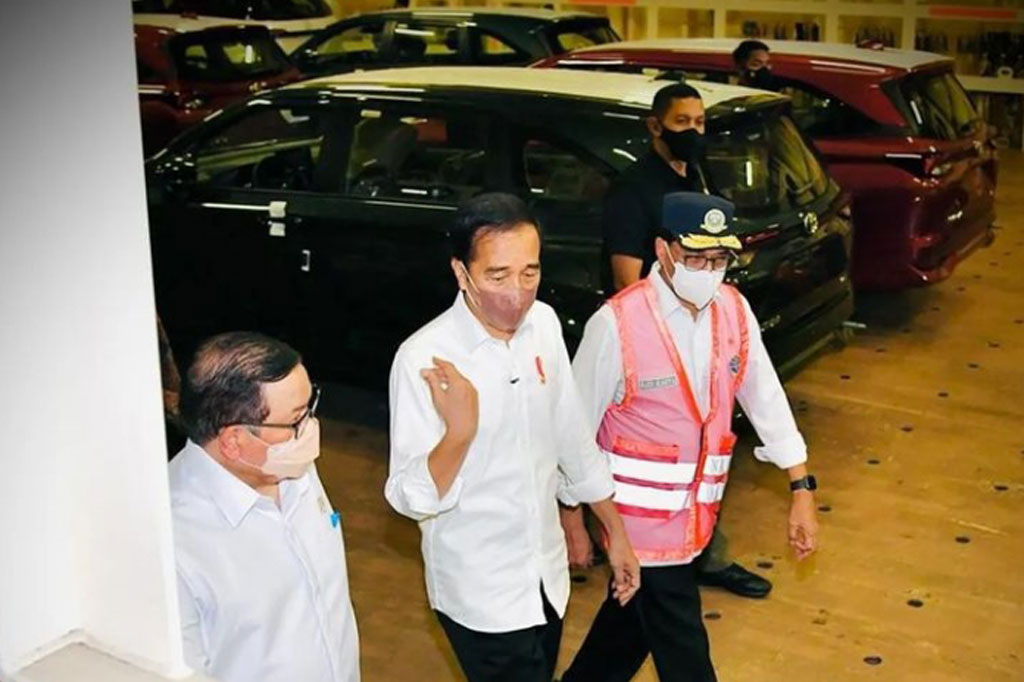 Kepala Negara mengapresiasi jumlah ekspor kendaraan di Pelabuhan Patimban yang dinilai tinggi. Presiden berharap agar keberadaan pelabuhan tersebut dapat menciptakan lapangan pekerjaan baru dan meningkatkan pertumbuhan ekonomi Indonesia.