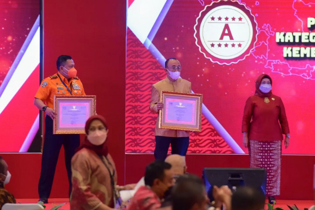 Penghargaan tersebut diserahkan oleh Menteri Pendayagunaan Aparatur Negara dan Reformasi Birokrasi pada acara “Penyampaian Hasil Evaluasi dan Penghargaan Pelayanan Publik di Lingkup Kementerian, Lembaga, dan Pemerintah Daerah Tahun 2021”, di Hotel Interncontinental Jakarta Pondok Indah, Selasa, 8 Maret 2022.