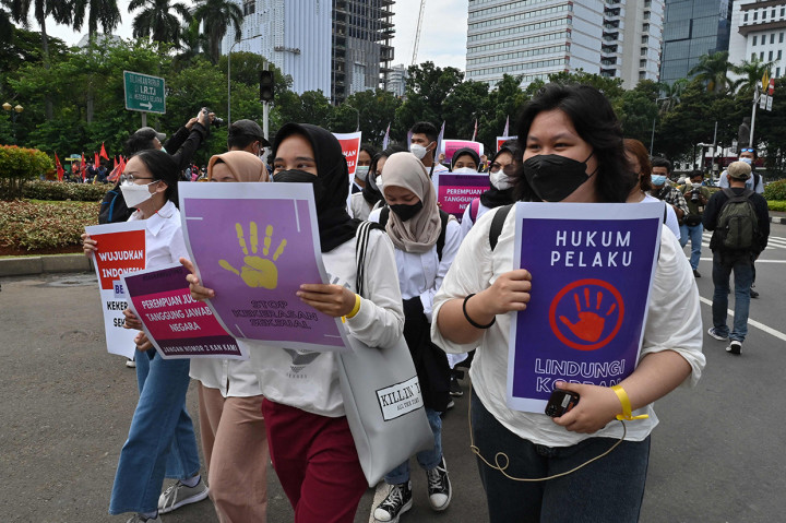 Organisasi perempuan tersebut, di antaranya yakni Perempuan Mahardhika, Jaringan Muda Setara, Lingkar Studi Feminis, Gerpuan UNJ, KMPLHK RANITA, Kolektif Mahasiswa UPJ, GMNI UNPAM, BEM FH UI, Kopri Komfaka, BEM UI, Greenpeace dan KSPN. 