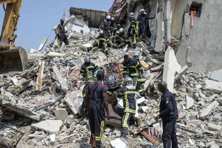 Sedikitnya lima orang, termasuk dua anak meninggal setelah sebuah bangunan bertingkat di pusat ekonomi Pantai Gading, Abidjan, runtuh, Senin, 7 Maret 2022 waktu setempat. Ini merupakan insiden kedua dalam seminggu di negara tersebut.