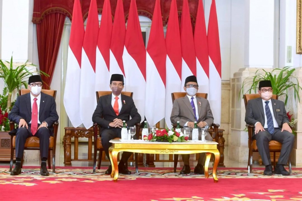 Presiden Jokowi mengatakan, harapan publik kepada institusi negara seperti Komisi Yudisial semakin tinggi. Institusi negara juga dituntut mampu memberikan pelayanan yang lebih baik. Serta, menciptakan sistem pemerintahan dan pelayanan publik yang semakin profesional dan adaptif.