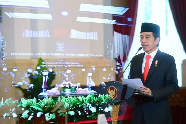 Presiden Joko Widodo mengapresiasi Komisi Yudisial (KY) atas upaya membangun tradisi transparansi melalui penyampaian laporan tahunan.