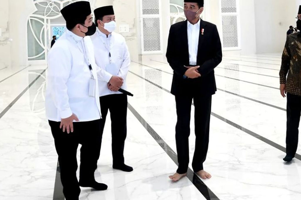 Selain itu, Presiden berpesan agar Masjid At-Thohir bisa menjadi simpul dalam memperkuat toleransi dan memperkuat moderasi beragama sehingga dapat menjadi rujukan dan inspirasi bagi kemajuan bangsa, serta menunjukkan Islam yang rahmatan lil alamin.