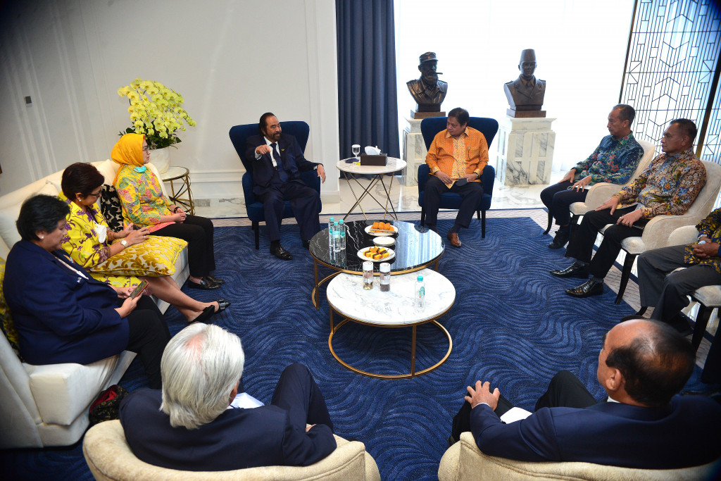 Rombongan langsung menuju ruang kerja Surya Paloh. Pertemuan digelar secara tertutup.