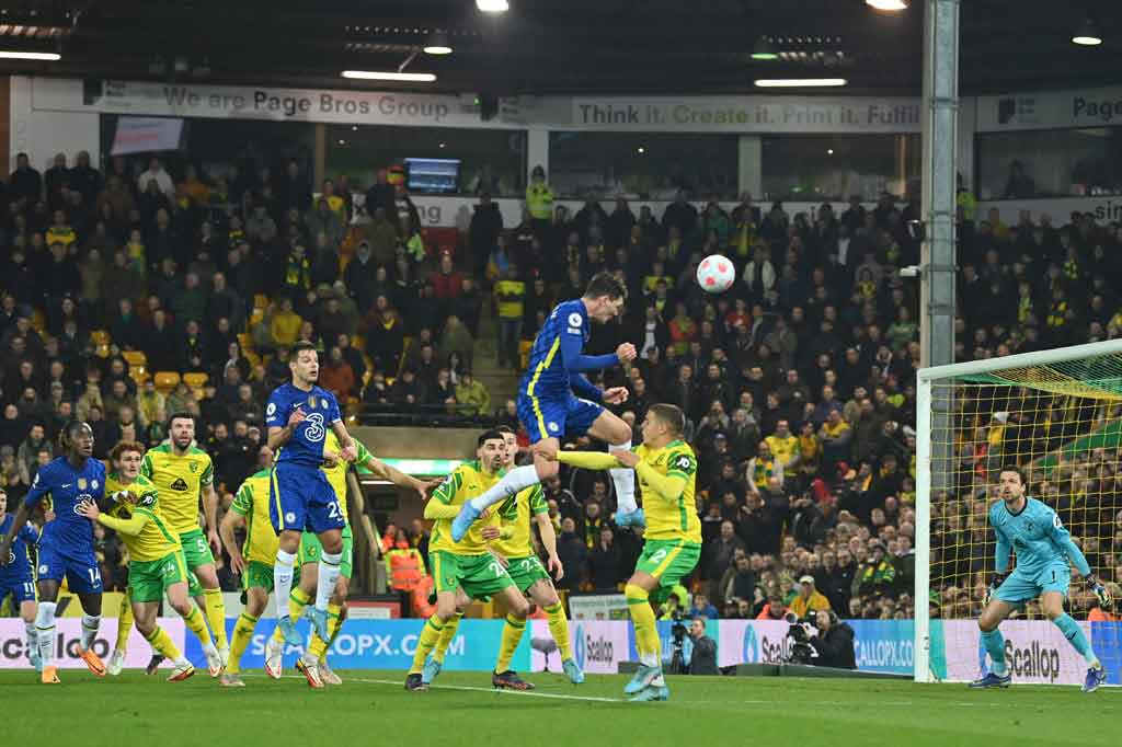 Unggul 2-0 Chelsea tak mengendurkan serangan dan menciptakan ancaman lagi pada menit ke-28 lewat sundulan Andreas Christensen. Sayang bola masih melebar di sisi gawang Tim Krul. Tidak ada gol tambahan yang tercipta hingga babak pertama selesai.