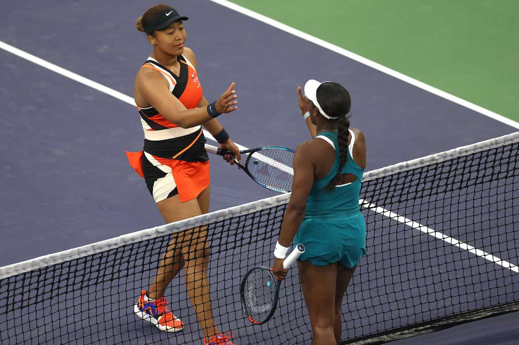 Petenis Jepang Osaka, yang memainkan turnamen pertamanya sejak tersingkir pada putaran ketiga di Australia Terbuka membuatnya terlempar dari peringkat 80 besar dunia, sempat tertinggal 0-2 pada set ketiga, tetapi memenangi enam game terakhir untuk mengamankan kemenangan atas mantan juara AS Terbuka, Stephens.