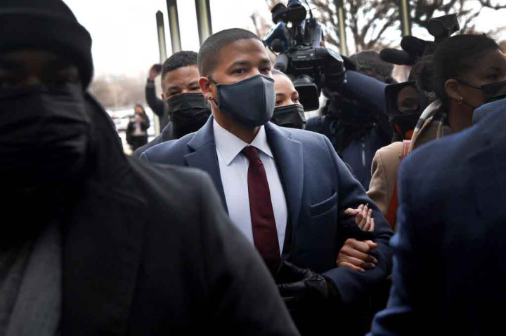 Smollett juga diwajibkan membayar ganti rugi lebih dari USD120.000 dan denda USD25.000. Aktor tersebut mengaku tidak bersalah dan punya hak untuk banding.