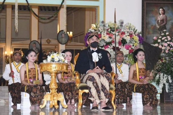 Dengan pengukuhan tersebut, KGPAA Mangkunagoro X secara resmi melanjutkan kepemimpinan Mangkunagoro IX yang mangkat pada 13 Agustus 2021 lalu.