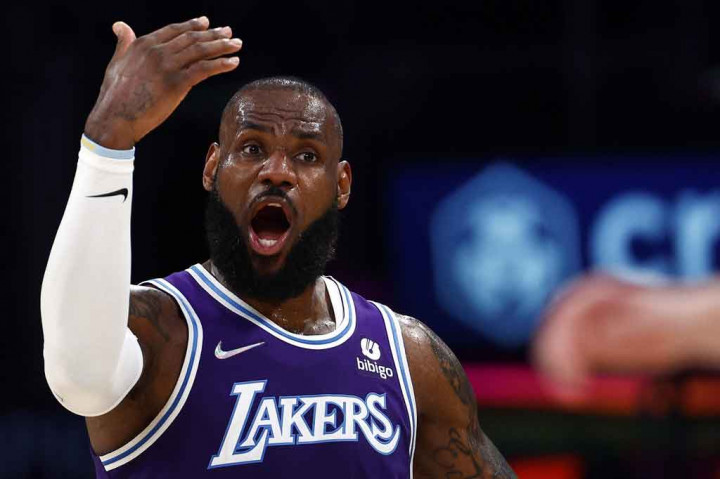 Pertunjukan individual gemilang LeBron James yang memborong 50 poin sukses mengantarkan Los Angeles Lakers membekuk Washington Wizards 122-109 dalam lanjutan NBA di Crypto.com Arena, California, Sabtu, 12 Maret 2022 WIB.