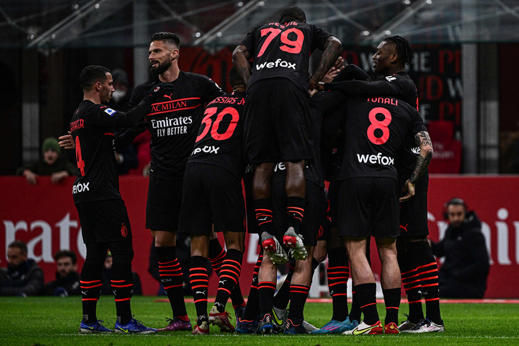 Dengan hasil ini, AC Milan mengokohkan posisi di puncak sekaligus menjauh dari kejaran para pesaing mereka, utamanya Inter Milan.