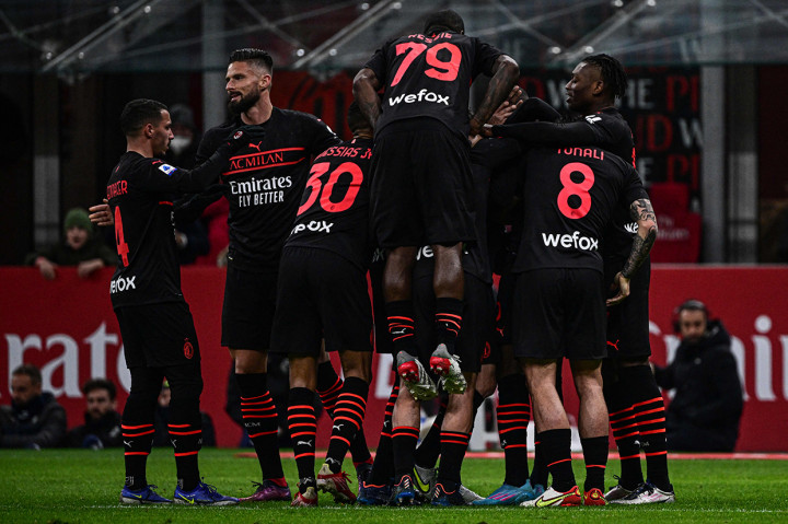 Dengan hasil ini, AC Milan mengokohkan posisi di puncak sekaligus menjauh dari kejaran para pesaing mereka, utamanya Inter Milan.
