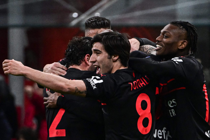 AC Milan mengumpulkan 63 poin dari 29 laga, unggul lima angka dari Inter, yang baru bermain 27 kali, di peringkat kedua. Sementara Empoli ada di urutan 13 dengan 32 poin.