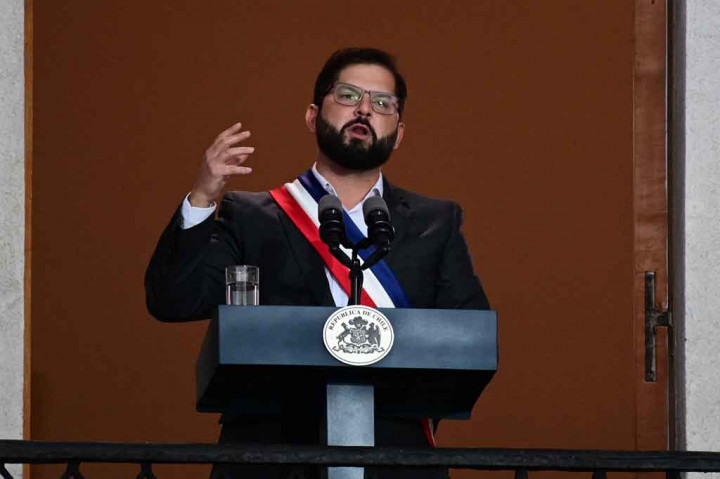 Mantan pemimpin mahasiswa sayap kiri Gabriel Boric, 36, dilantik sebagai presiden termuda Chili, Jumat, 11 Maret 2022 waktu setempat.