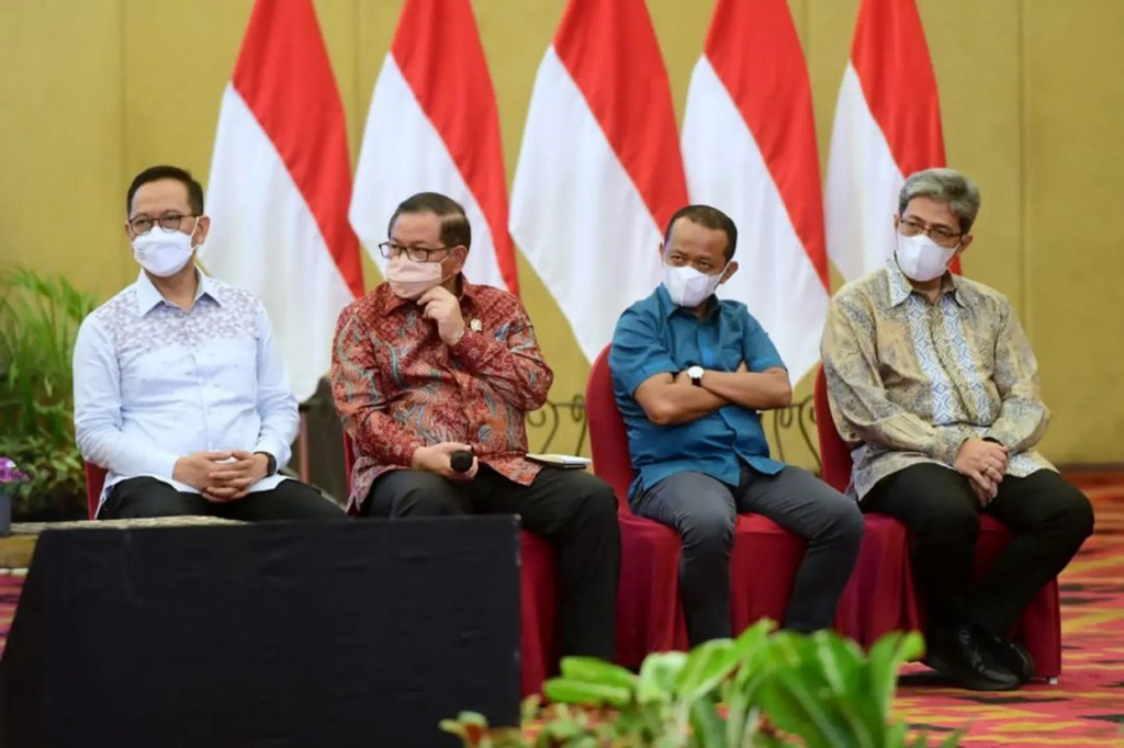 Oleh karena itu, Presiden Jokowi meminta kepada para gubernur untuk menyesuaikan Anggaran Pendapatan dan Belanja Daerah (APBD) dengan situasi yang terjadi saat ini. 