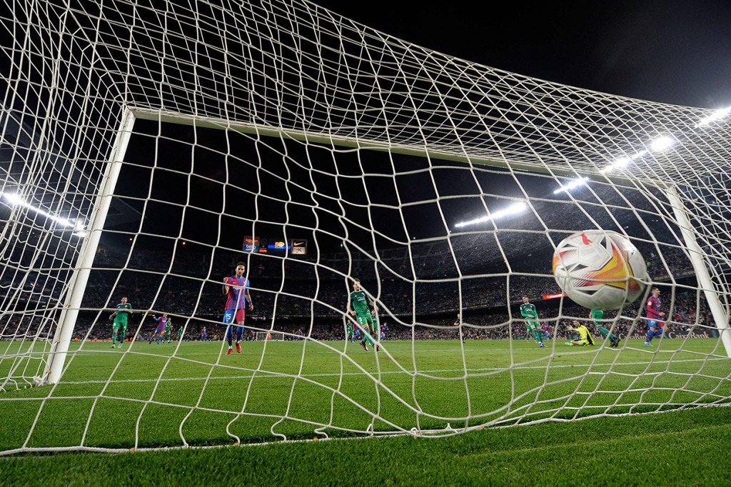 Ferran Torres mencetak dua gol di laga ini.