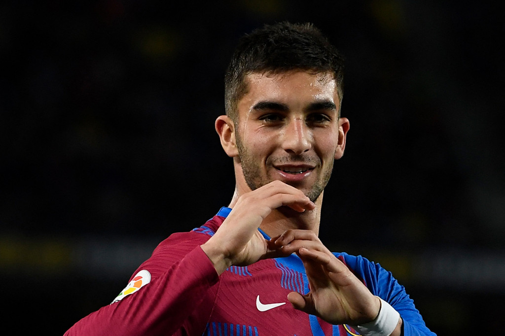 Ferran Torres memborong dua gol, masing-masing pada menit ke-14 (penalti) dan 21. 