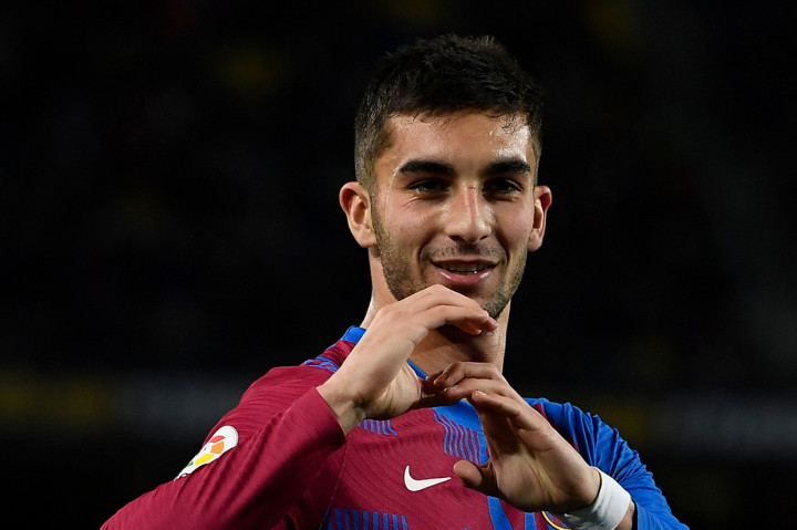 Ferran Torres memborong dua gol, masing-masing pada menit ke-14 (penalti) dan 21. 