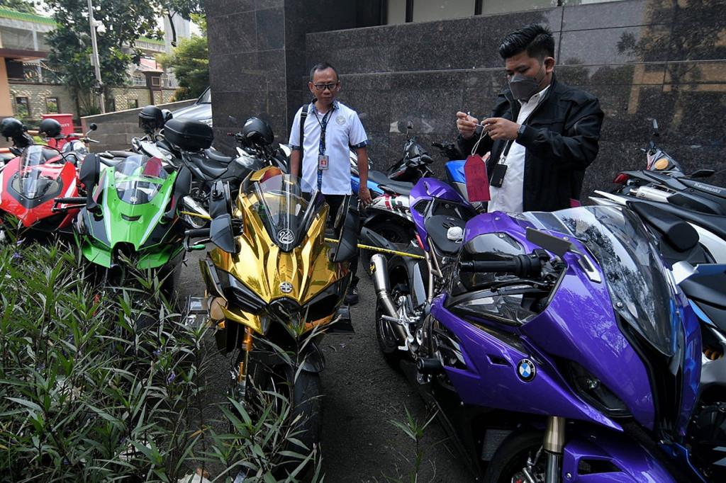 Selain mobil mewah dan sejumlah moge, rumah milik Doni Salmanan juga disita.
