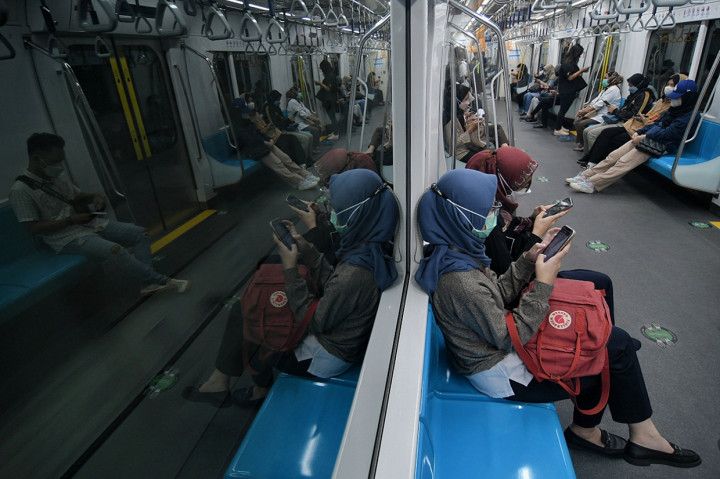 Kebijakan tersebut merupakan implementasi Keputusan Dinas Perhubungan DKI Jakarta yang mencabut pembatasan kapasitas angkut.