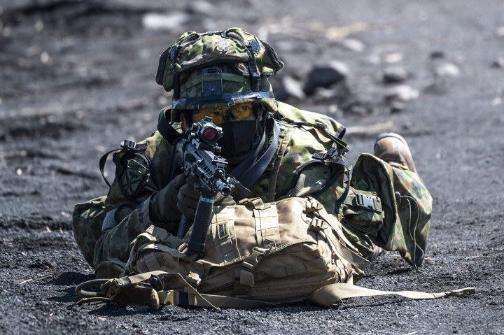Latihan ini melibatkan 400 tentara Brigade Penempatan Cepat Amfibi Jepang (ARDB) dan 600 marinir AS. 