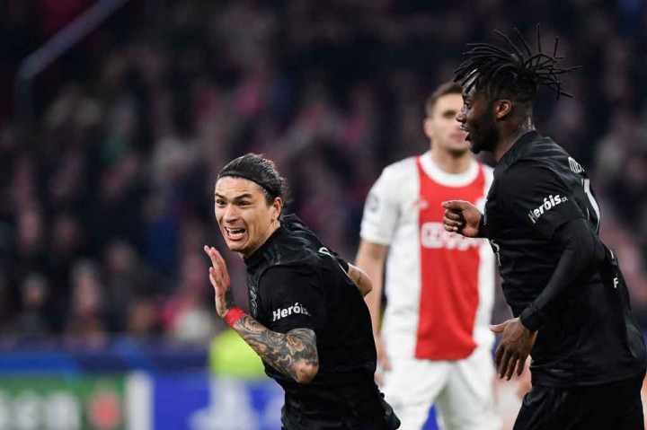 Gol tunggal Benfica dicetak oleh Darwin Nunez pada menit ke-77. Sayangnya penyerang asal Uruguay itu kemudian tak mampu menuntaskan pertandingan karena cedera dan harus ditarik keluar digantikan oleh Diogo Goncalves empat menit setelah mencetak gol. Beruntung Benfica berhasil mengamankan keunggulan 1-0 atas Ajax hingga peluit bubaran terdengar di Johan Cruijff Arena.