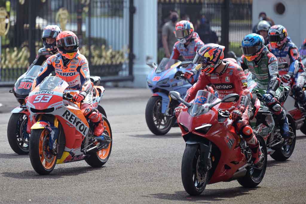 Parade tersebut merupakan bentuk apresiasi atas kerja keras Pemerintah dalam mempersiapkan pagelaran MotoGP Mandalika pada 18-20 Maret 2022. Parade dilakukan setelah Presiden beraudiensi dengan para pembalap di Istana Merdeka, Jakarta.