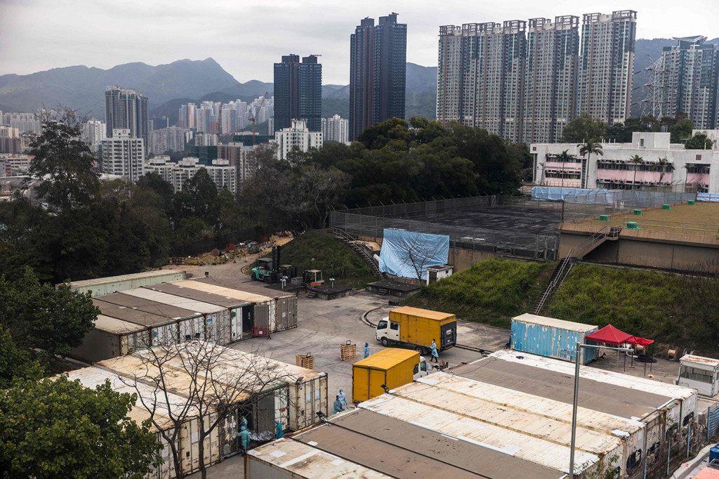 Selain itu, 11.956 dikonfirmasi melalui pemeriksaan PCR, sehingga total harian menjadi 27.765. Penghitungan keseluruhan Covid-19 Hong Kong mencapai 761.550.