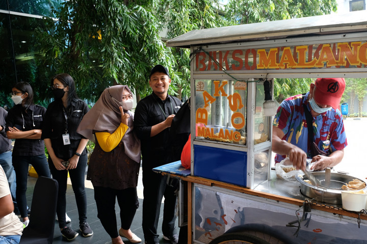Festival juga diramaikan dengan UMKM (usaha mikro, kecil, dan menengah) di Kompleks Media Group seperti bakso, mie ayam, dimsum, asinan, dan lain-lain.