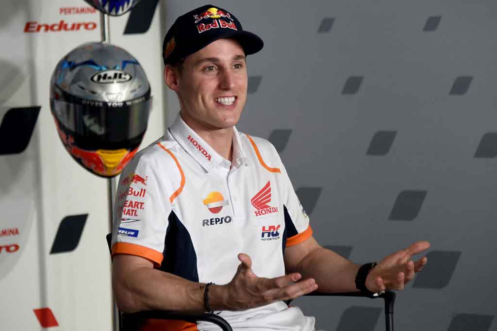 Sementara itu, Espargaro sepakat apabila parade itu membuat para pembalap MotoGP seperti bintang musik rock yang dielu-elukan para penggemarnya.