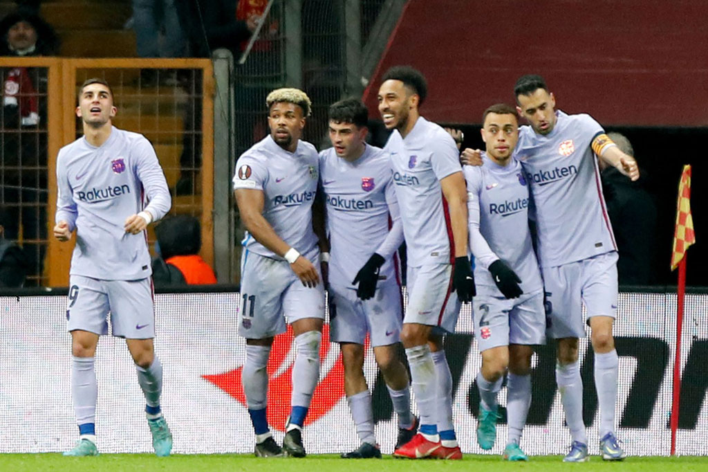 Barca hanya butuh sembilan menit untuk menyamakan kedudukan. Menerima sodoran dari Ferran Torres, Pedri melewati dua pemain Galatasaray di kotak penalti sebelum melepaskan yang tidak bisa dihentikan Pena. Kedudukan menjadi 1-1.