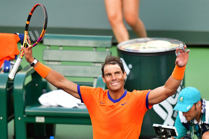 Rafael Nadal mengalahkan Nick Kyrgios 7-6 (7/0), 5-7, 6-4 dalam pertandingan perempat final Indian Wells WTA dan ATP Masters pada Kamis, 17 Maret 2022 waktu setempat, sekaligus memperpanjang awal sempurna 2022-nya menjadi 19-0.