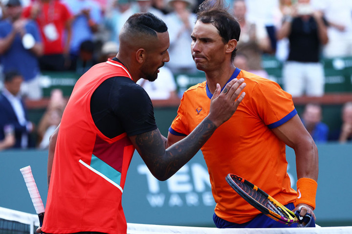 Nadal, yang memenangkan gelar Grand Slam ke-21 yang memecahkan rekor di Australia Terbuka pada Januari, mencatatkan kemenangan keenamnya dalam sembilan pertemuan karirnya melawan petenis Australia yang Kyrgios.