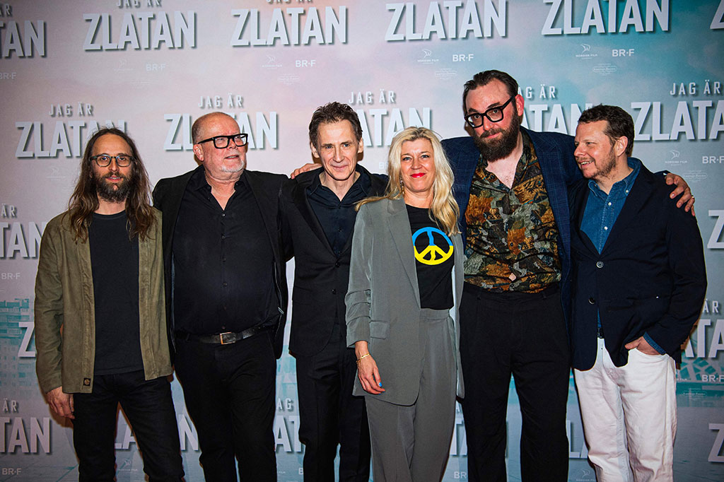 Sutradara Jens Sjogren, produser Mattias Nohrborg, penulis skenario David Lagercrantz, produser Frida Bargo, penulis skenario Jakob Beckman dan produser Fredrik Heinig berpose saat menghadiri pemutaran perdana film 'I Am Zlatan', sebuah film biografi kehidupan pesepakbola Swedia Zlatan Ibrahimovic, di Stockholm pada Senin, 14 Maret 2022.