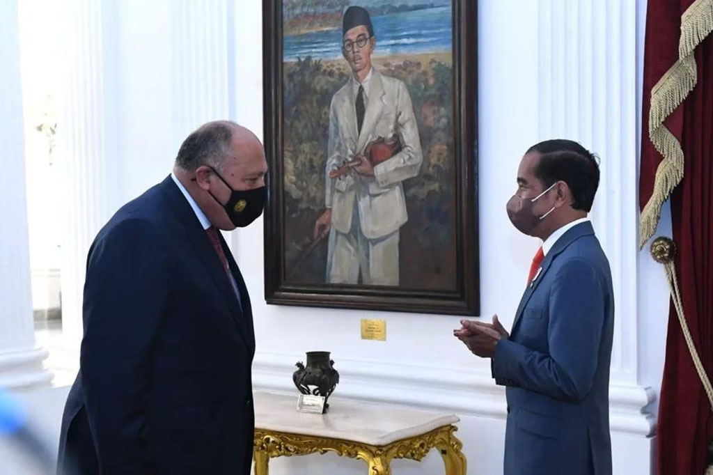 Presiden Joko Widodo menerima kunjungan kehormatan delegasi Republik Arab Mesir yaitu Menteri Luar Negeri Mesir Sameh Shoukry di Istana Merdeka, Jakarta, Jumat, 18 Maret 2022.