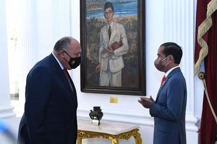 Presiden Joko Widodo menerima kunjungan kehormatan delegasi Republik Arab Mesir yaitu Menteri Luar Negeri Mesir Sameh Shoukry di Istana Merdeka, Jakarta, Jumat, 18 Maret 2022.