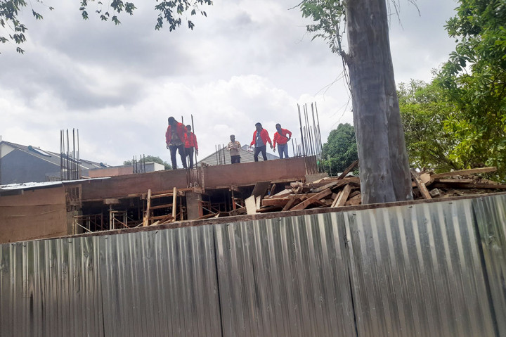 Aset lahan dan bangunan tersebut disinyalir, teraliri uang haram hasil penipuan Binomo, tersangka Indra Kesuma. Aset lahan dua kavling seluas 800 meter itu, berada di Perumahan Sutera Narada, Alam Sutera, Tangerang Selatan.