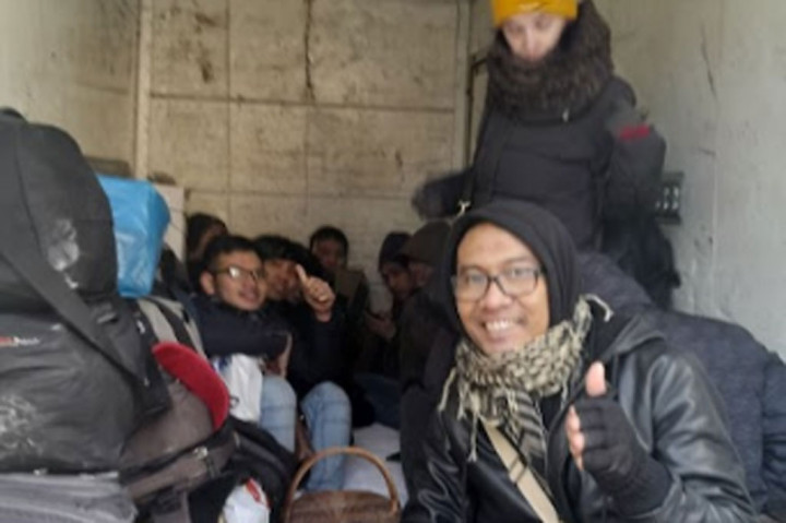 Sebanyak sembilan warga negara Indonesia (WNI) yang sebelumnya terjebak di Chernihiv, Ukraina, telah berhasil dievakuasi.