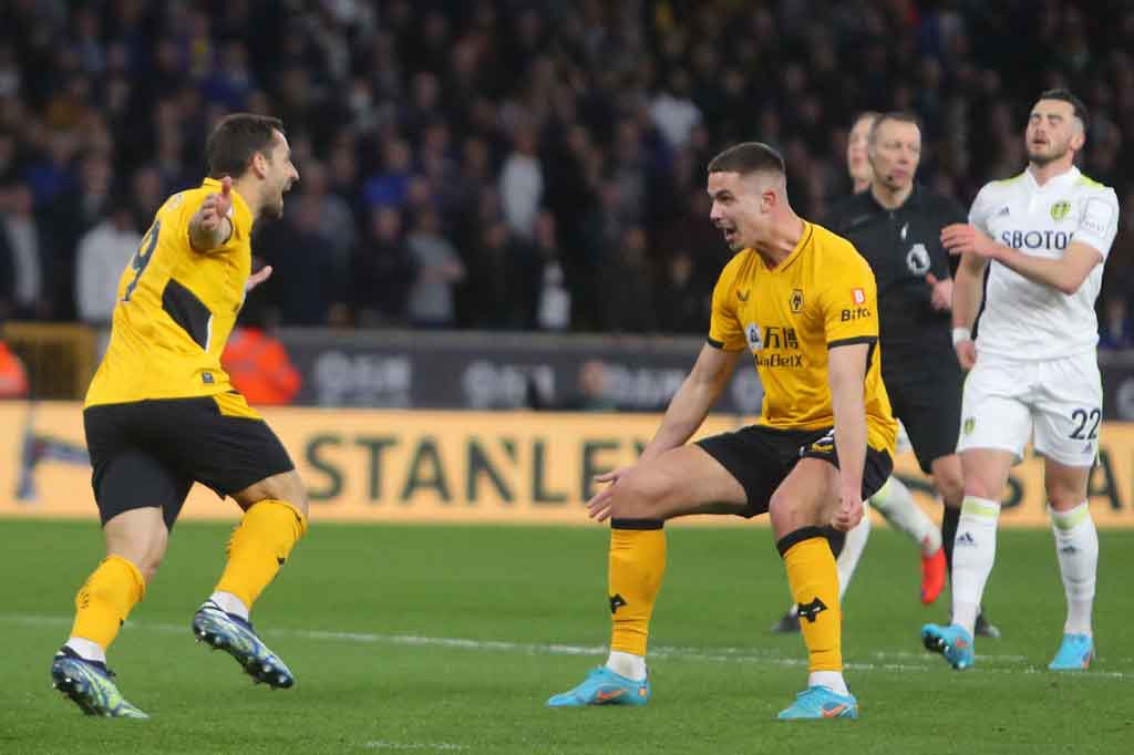 Tuan rumah Wolves berhasil unggul terlebih dahulu pada menit ke-26 lewat penyelesaian klinis Jonny Otto menyambut umpan silang Francisco Trincao. Ini merupakan gol pertamanya sejak 2020.