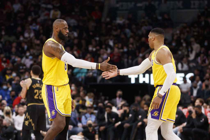  Los Angeles Lakers akhirnya merasakan lagi kemenangan dalam laga tandang seusai mengatasi Toronto Raptors 128-123 lat laga overtime dalam pertandingan NBA di Scotiabank Arena, Ontario, Kanada, Sabtu, 19 Maret 2022 WIB.