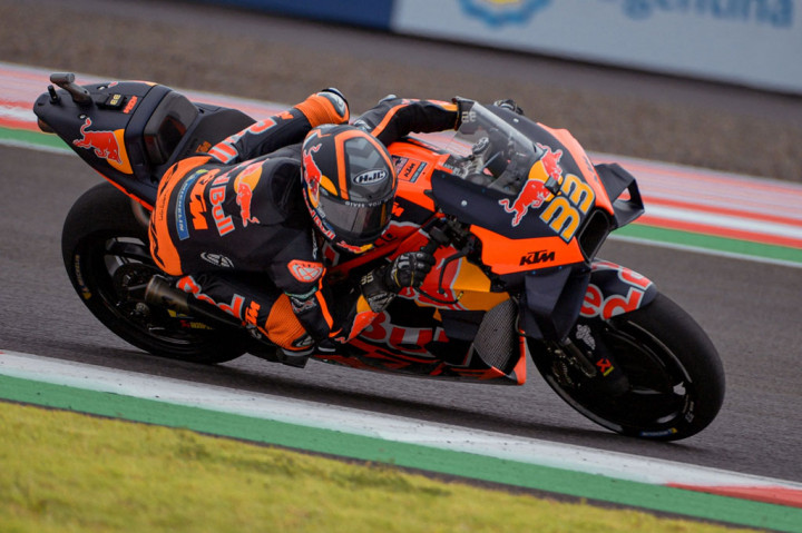 Brad Binder (KTM), juara GP Qatar Enea Bastianini (Gresini) akan mengawali balapan seri kedua di kalender itu dari baris kedua dibarengi Francesco Bagnaia (Ducati), yang harus melewati Q1 terlebih dahulu.