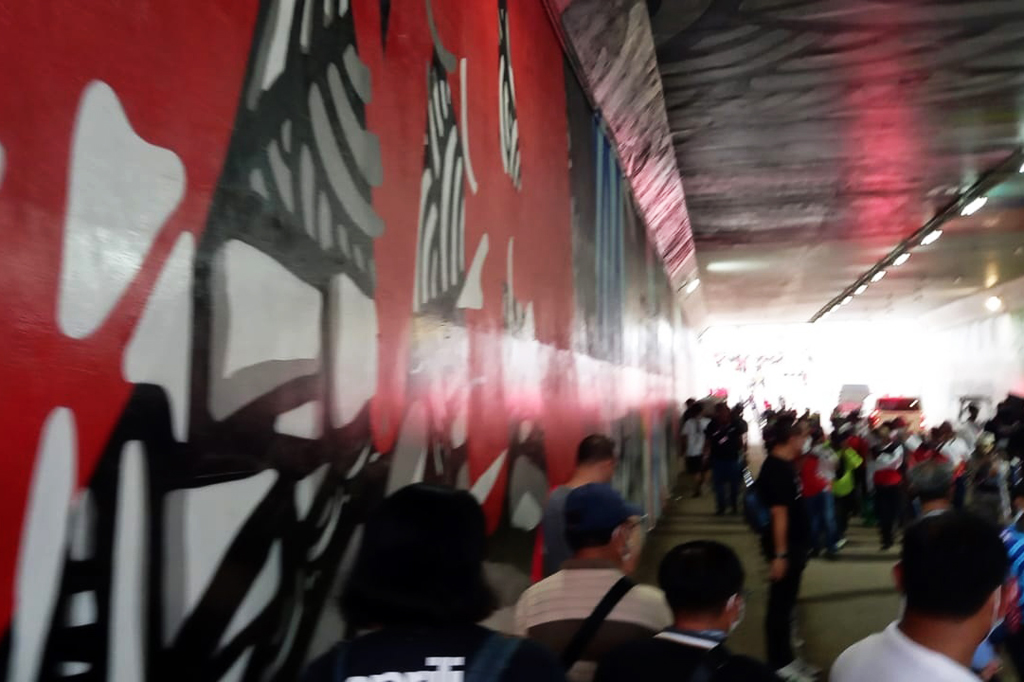 Sementara grafiti terowongan selatan yang memiliki luas 731,2 meter persegi dan menjadi jalur penonton digarap oleh seniman lokal Paerstud asal Mataram, NTB. Paerstud dibantu oleh 20 seniman visual dari berbagai daerah di NTB dengan konsep berjudul Energizing Mandalika For A Brighter Indonesia.